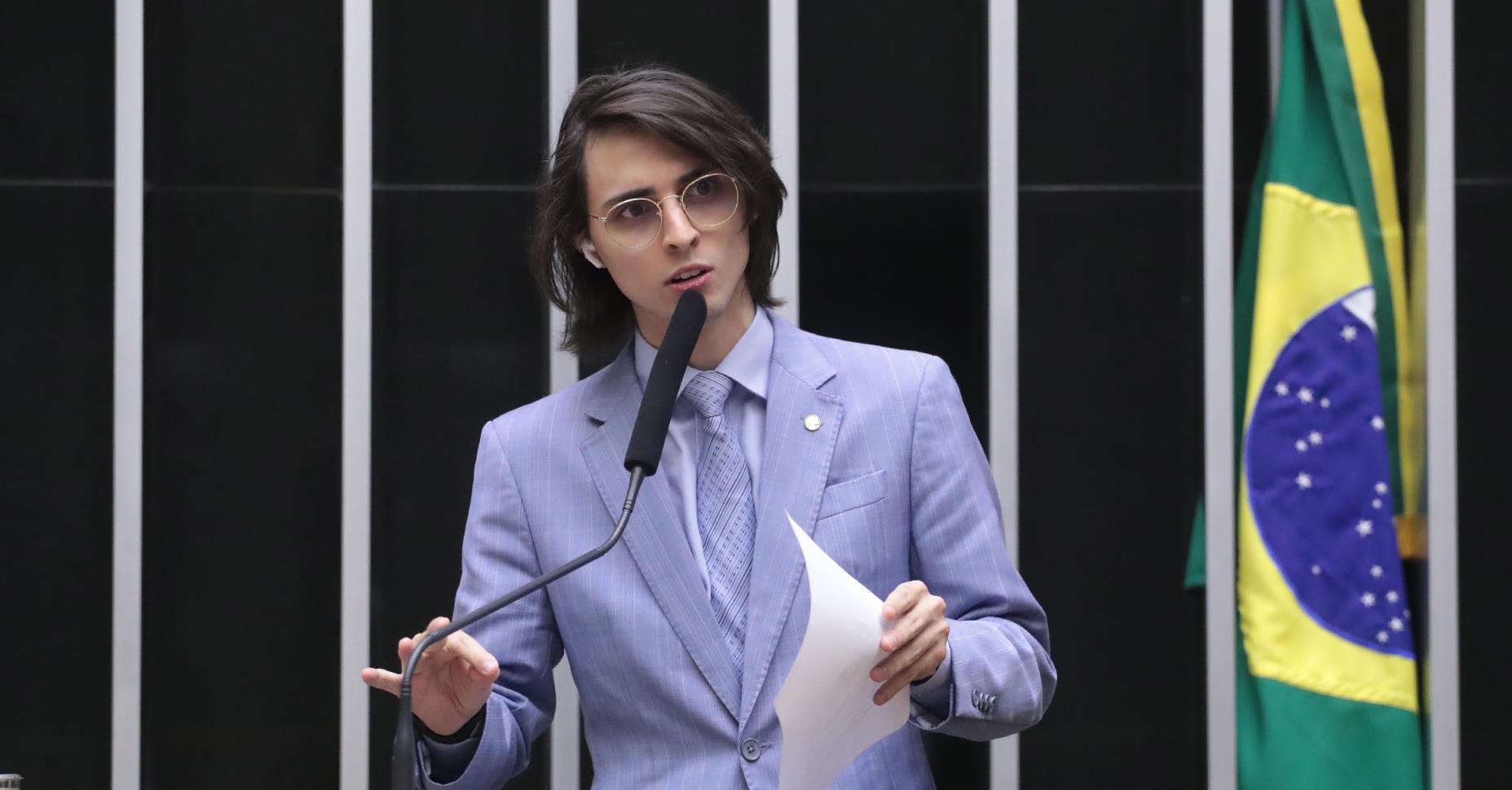 Amom pede urgência para política de combate ao abuso infantil online