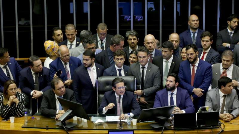 Hugo Motta discursa ao assumir a presidência da tensa sessão dessa quarta-feira.