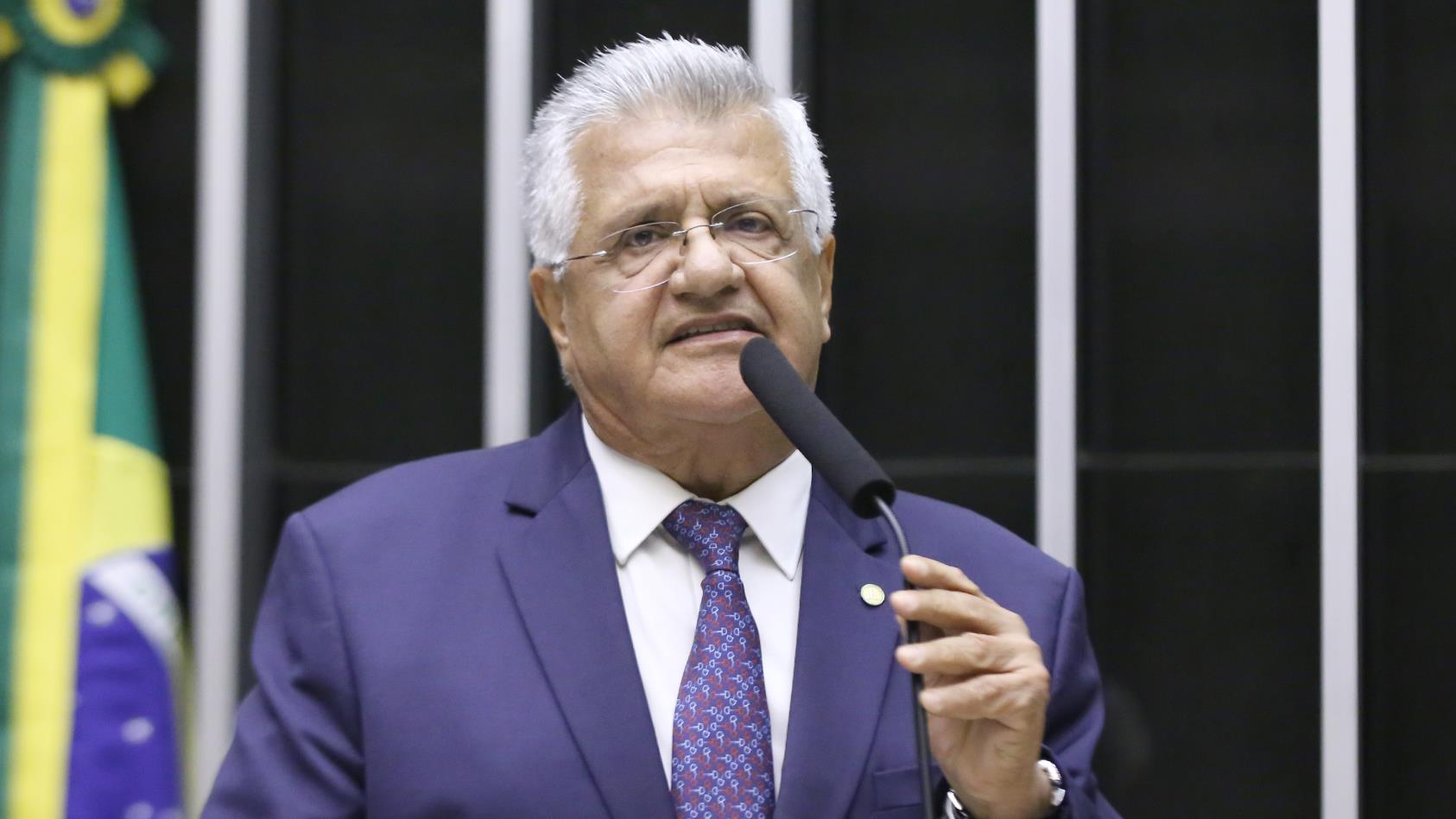 Projeto prevê proteção social e econômica para famílias do Bolsa Família afetadas por seca extrema.