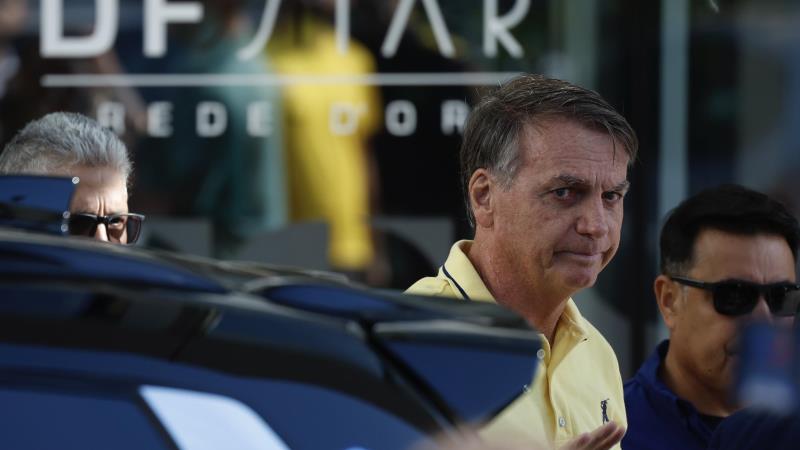 Bolsonaro chega ao Hospital DFStar para fazer exames, após ter autorização para deixar a prisão domiciliar.