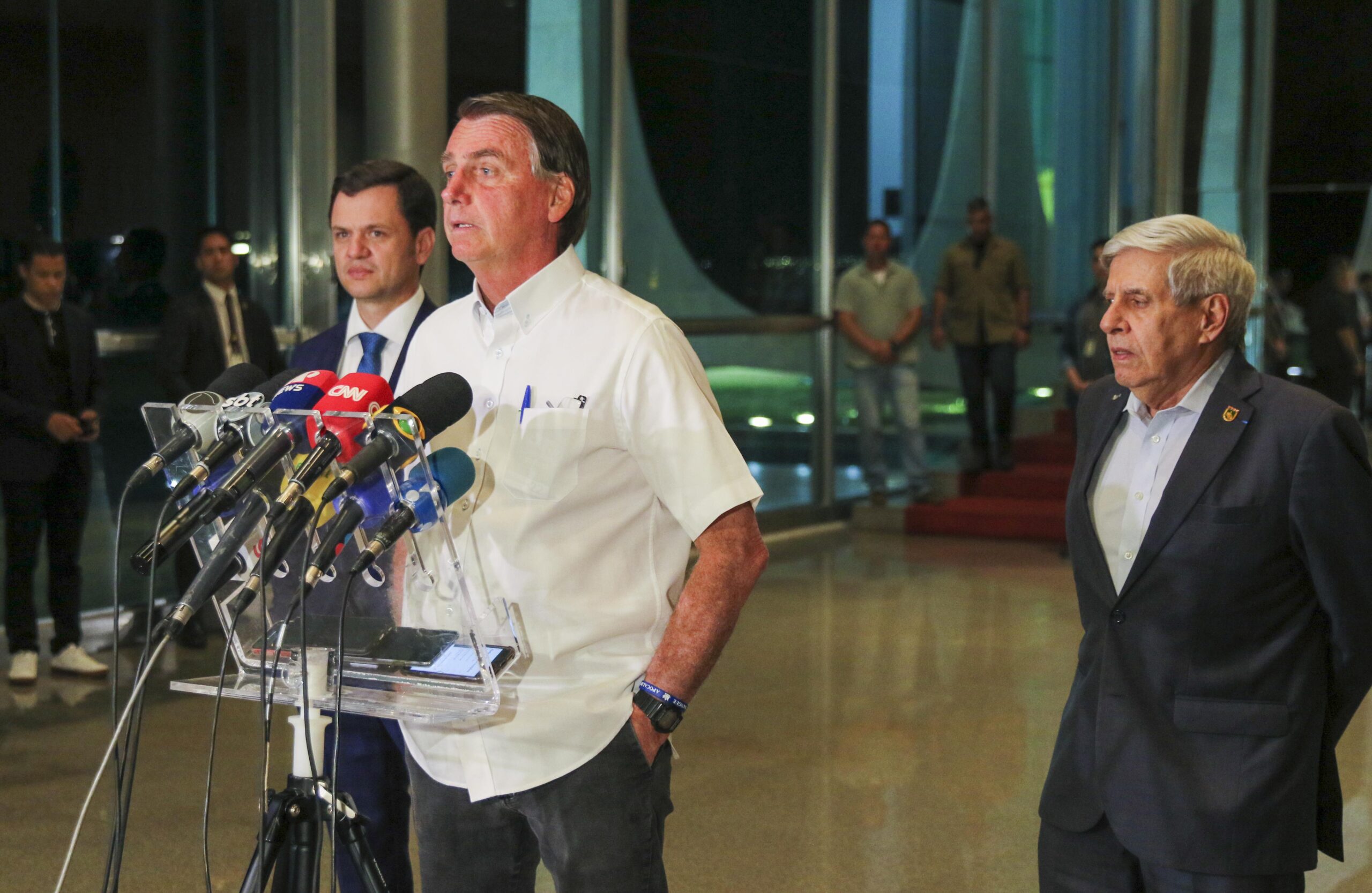 Bolsonaro e outros seis réus apresentam última defesa ao STF