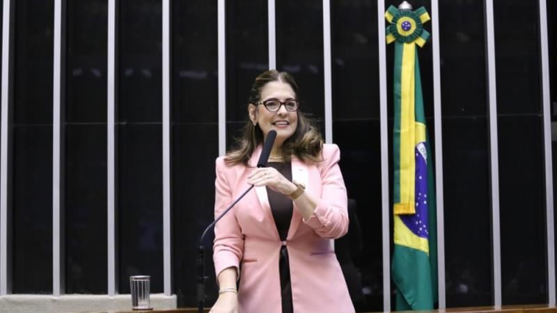 Deputada Rogéria Santos (Republicanos-BA), relatora do projeto.