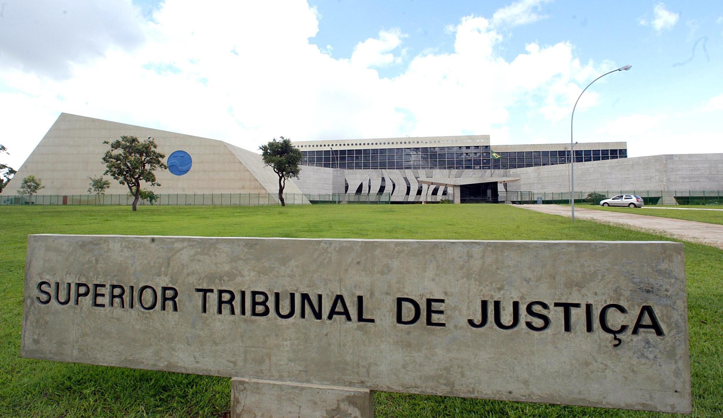 Câmara aprova a criação de mais de 300 funções comissionadas no STJ.