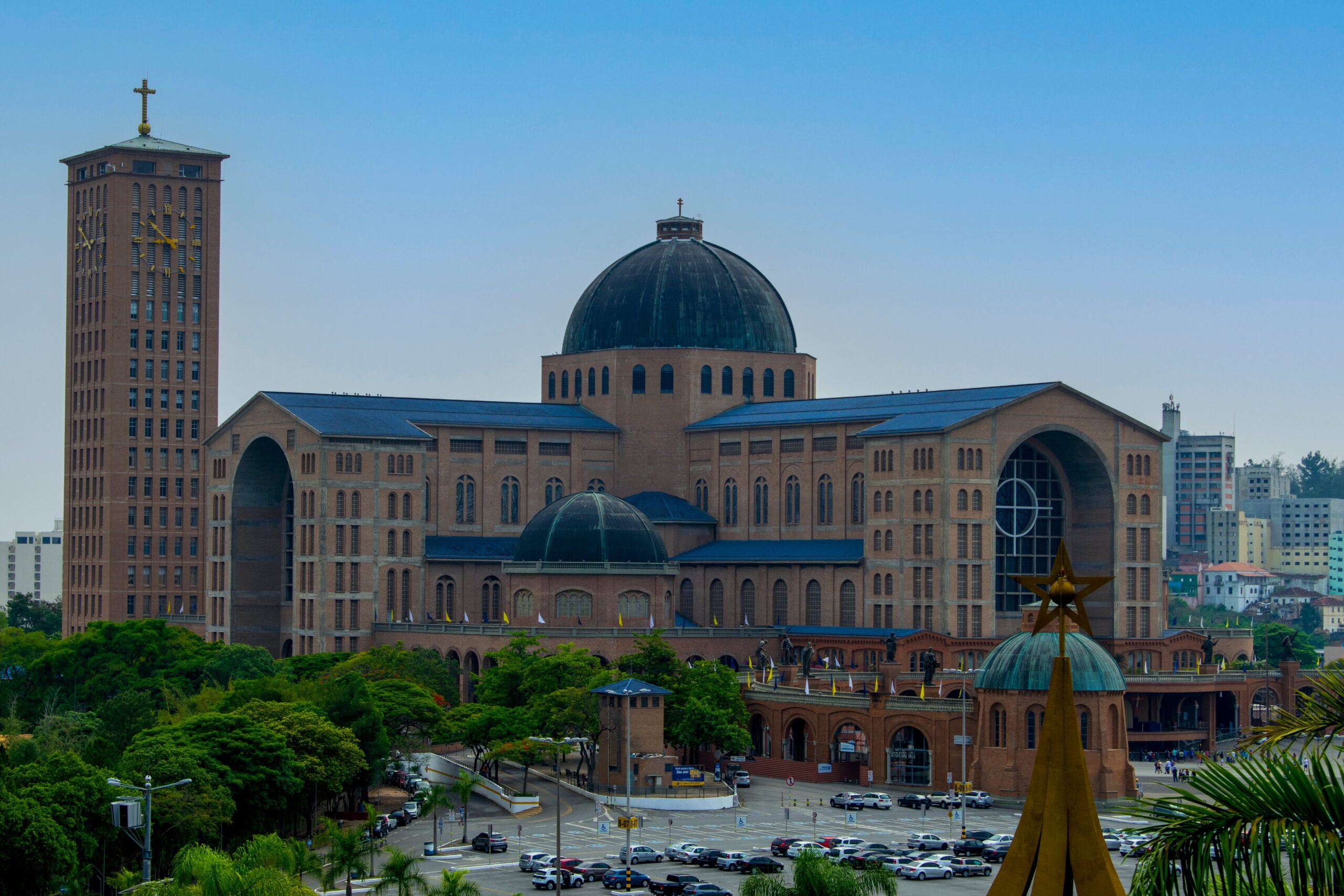 Câmara dos Deputados aprova denominação de viaduto em homenagem ao Papa Francisco. 