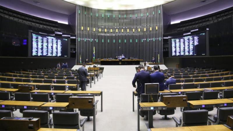 A votação ocorreu em sessão plenária.