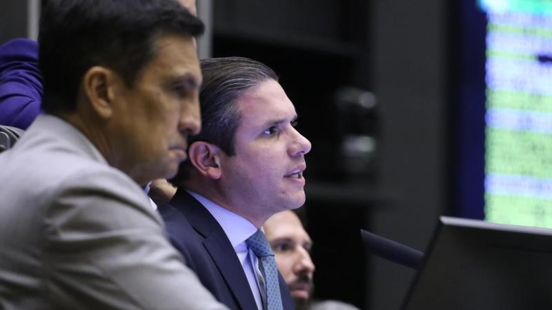 Presidente Hugo Motta se pronunciou a favor do projeto de resolução.