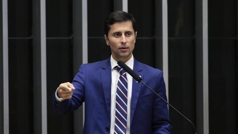 O debate permite participação popular.