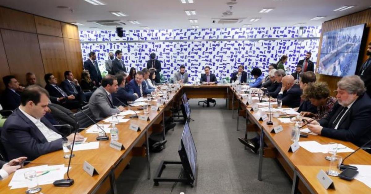 Câmara deixa foro e anistia por atos golpistas fora da pauta da semana