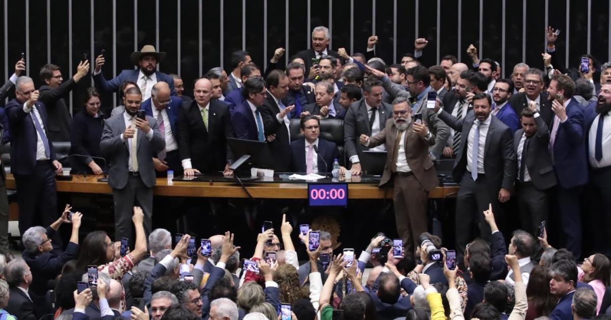 Câmara pauta urgência para projeto que pune participantes de motins