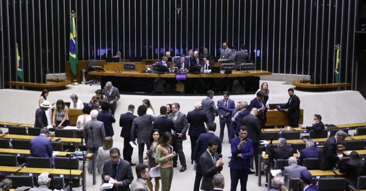 Câmara vota proposta que dificulta prisão de parlamentares