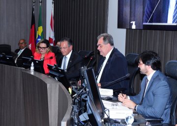 Foto do presidente Fred e o minsitro Mauro Campbell