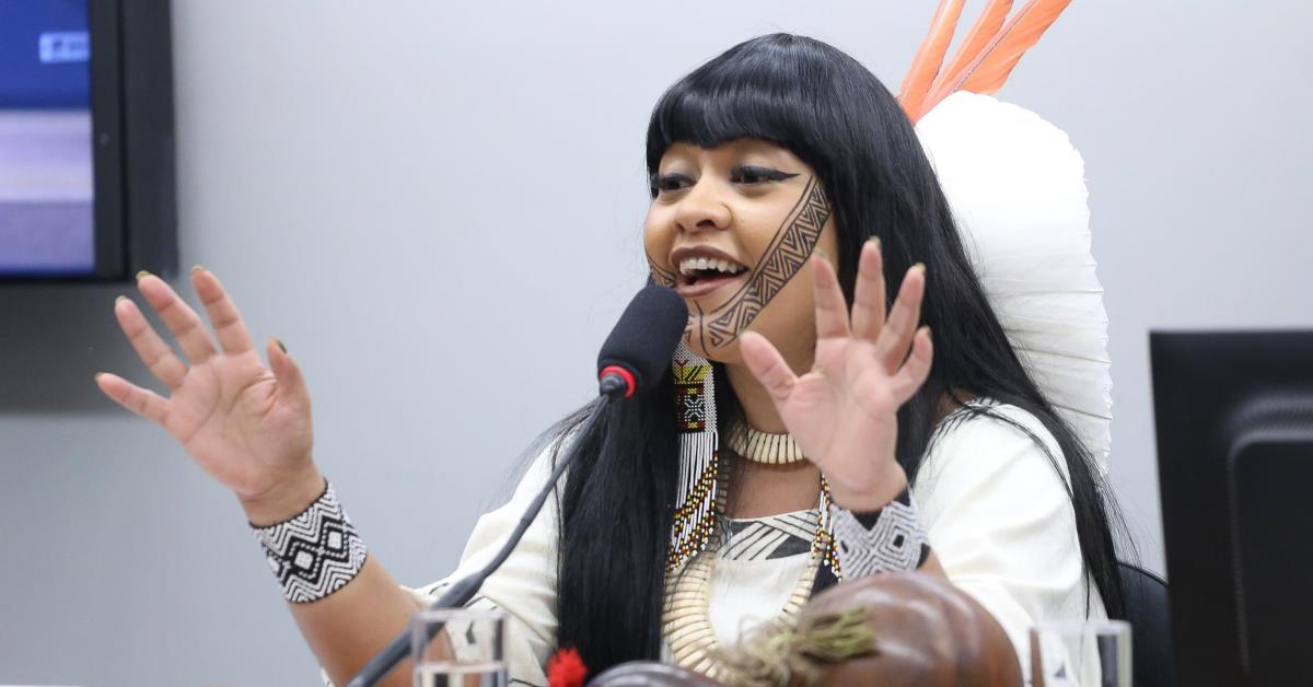 Célia Xakriabá quer garantir uso livre de elementos identitários