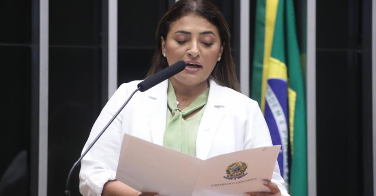 Comissão aprova licença-maternidade de 120 dias para estagiárias