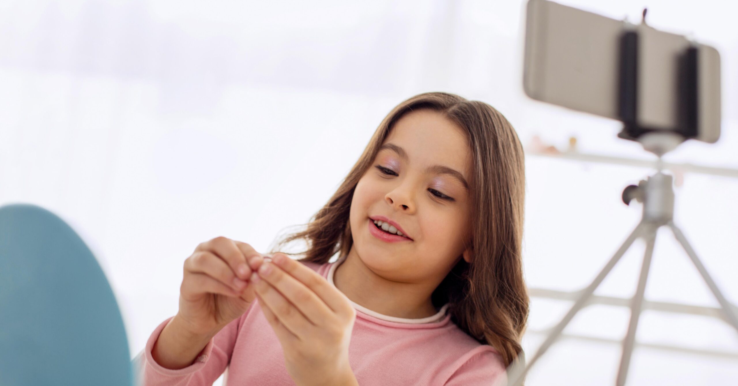 Comissão aprova regras para atuação de influenciadores digitais mirins