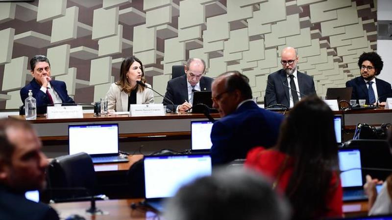 Da esquerda para a direita: Wadih Damous, Daniela Marreco, Marcelo Castro, Leandro Safatle e Thiago Lopes.