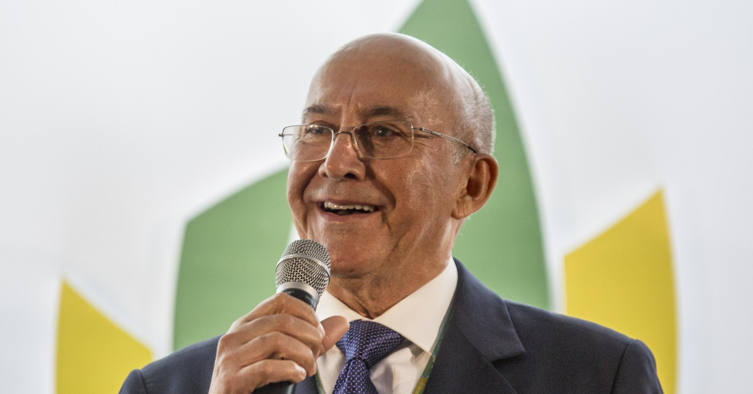 Confúcio Moura propõe restrições à publicidade em jogos para crianças