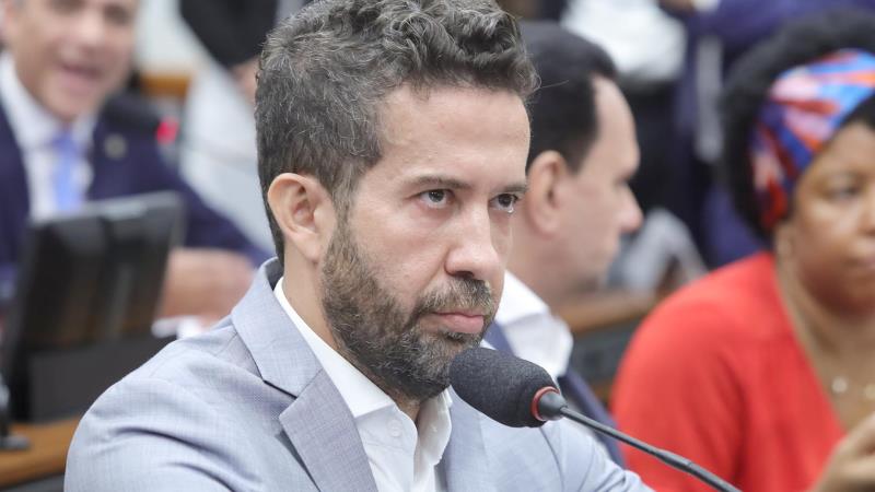 Janones já cumpre suspensão cautelar de três meses desde julho.
