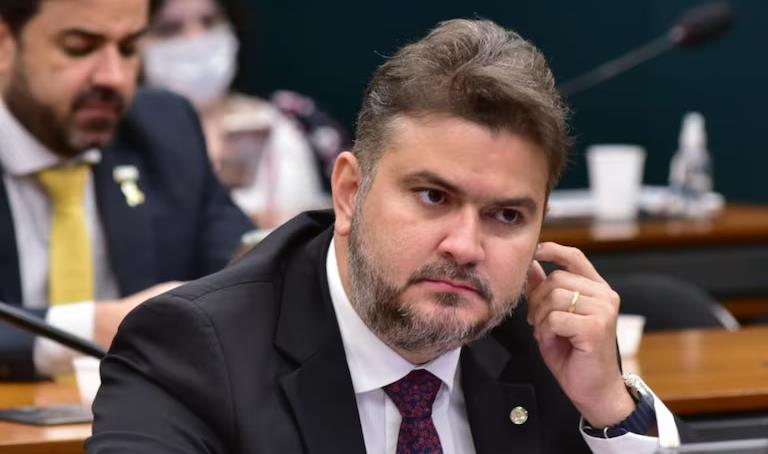 Corregedor pede mais tempo para ouvir deputados denunciados