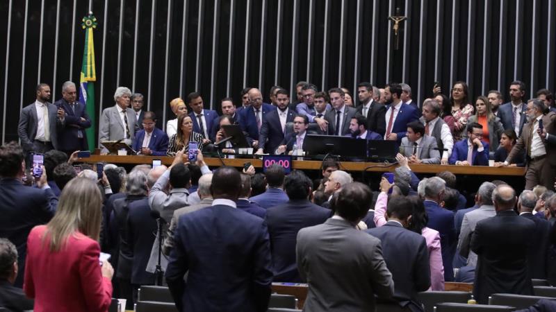 Foco da apuração são parlamentares que tentaram impedir sessão plenária de quarta-feira (7).