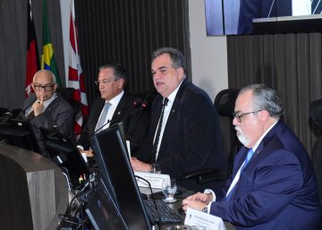 Foto de Fred Coutinho e do ministro Campbell