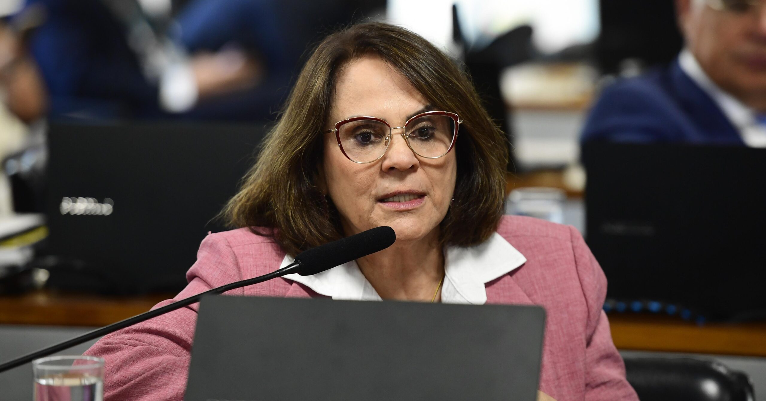 Damares Alves revela diagnóstico de câncer de mama