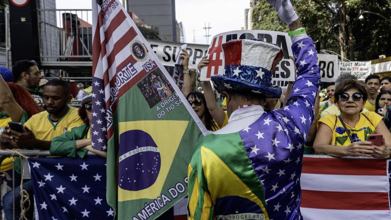 Bolsonaristas manifestaram apoio aos Estados Unidos em ato pró-anistia em 3 de agosto, em São Paulo.