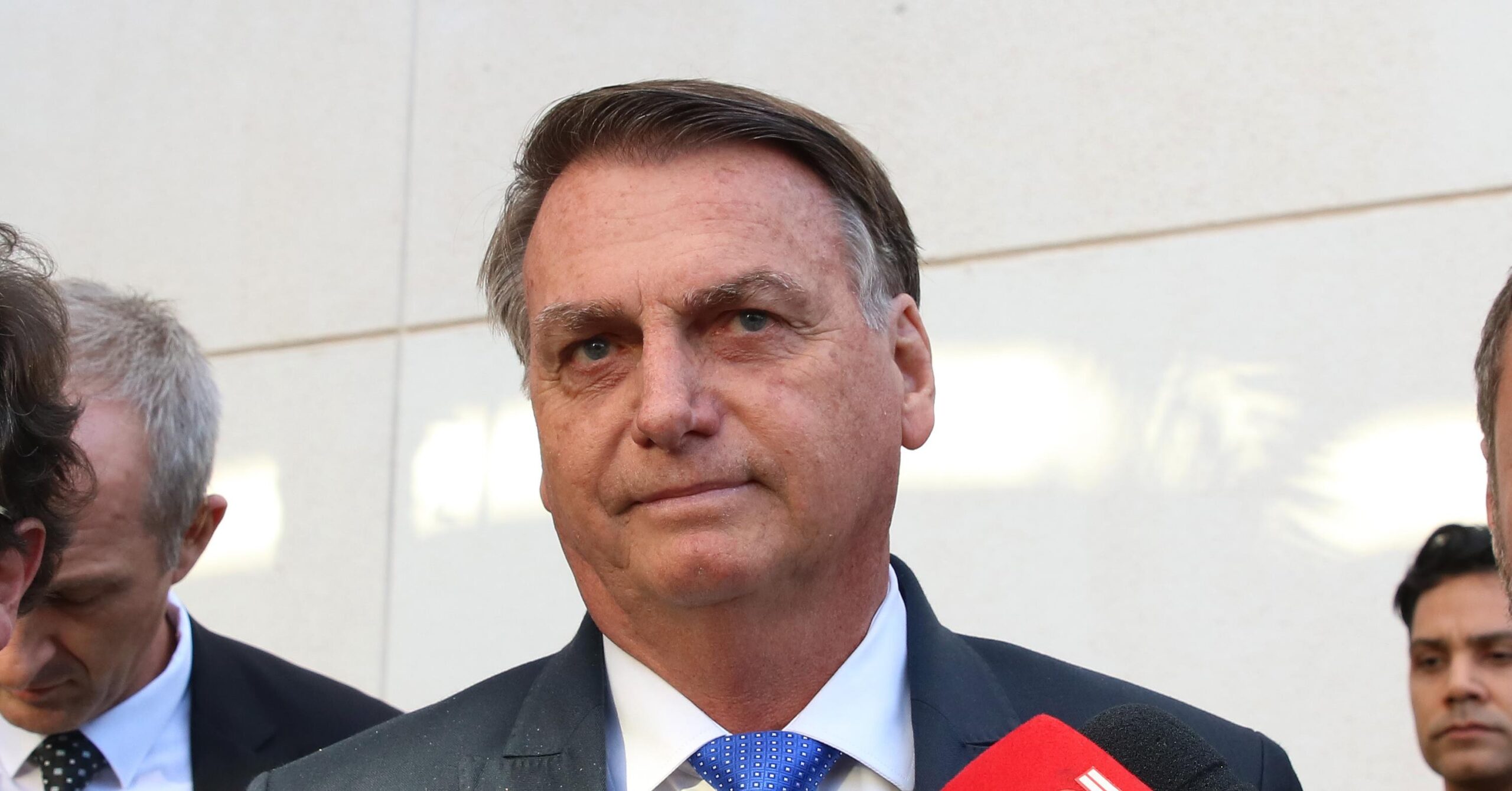 Defesa de Bolsonaro nega violação de cautelares; veja íntegra