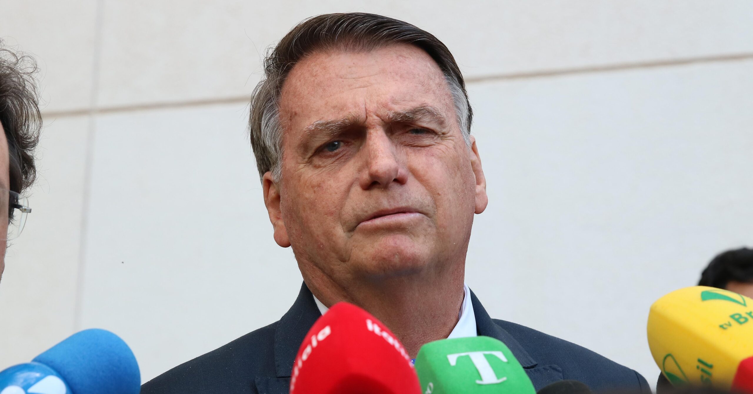 Defesa de Bolsonaro pede revogação da prisão domiciliar