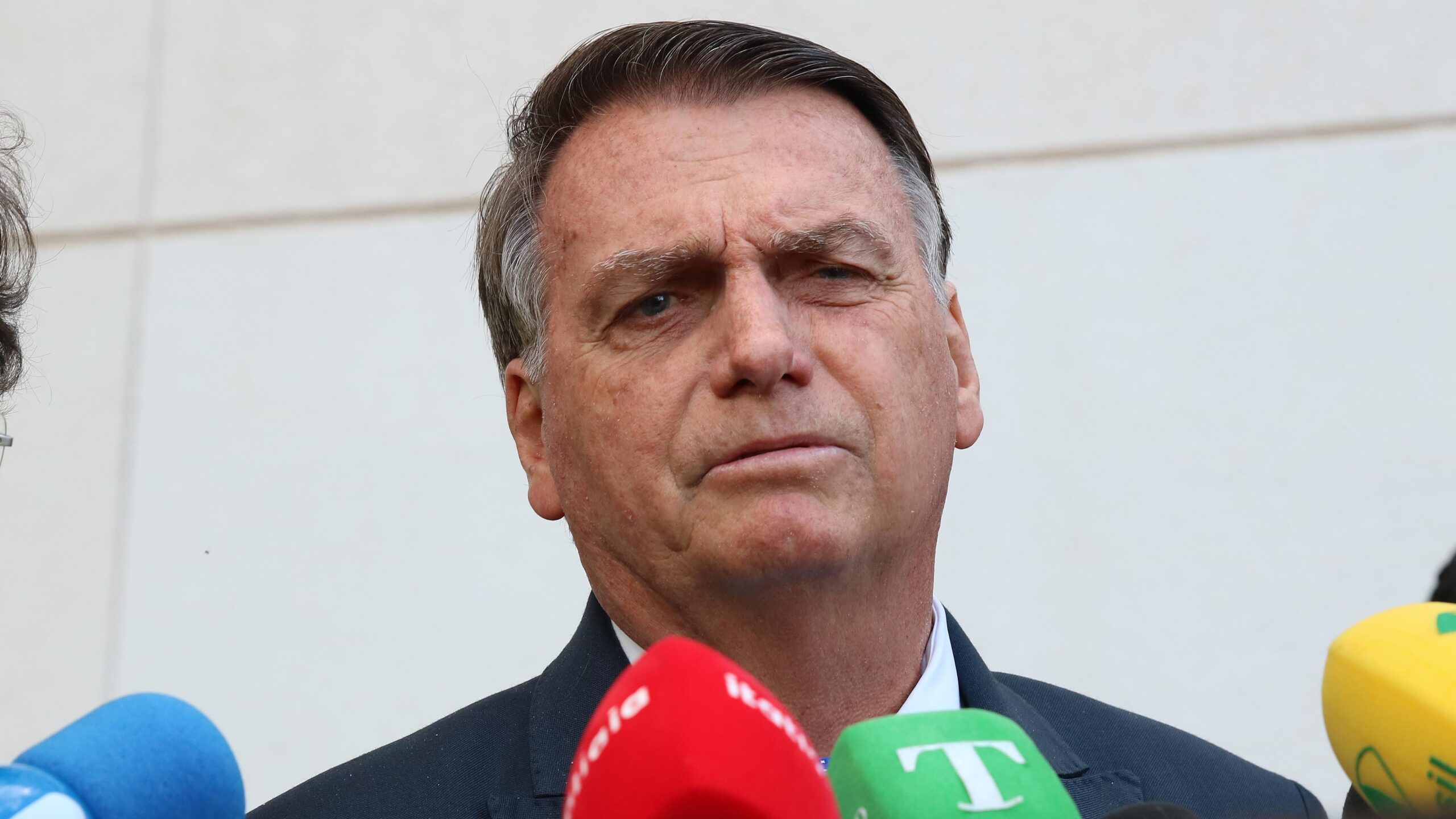 Defesa de Bolsonaro também pede que a prisão domiciliar seja apreciada pela 1ª Turma do STF.