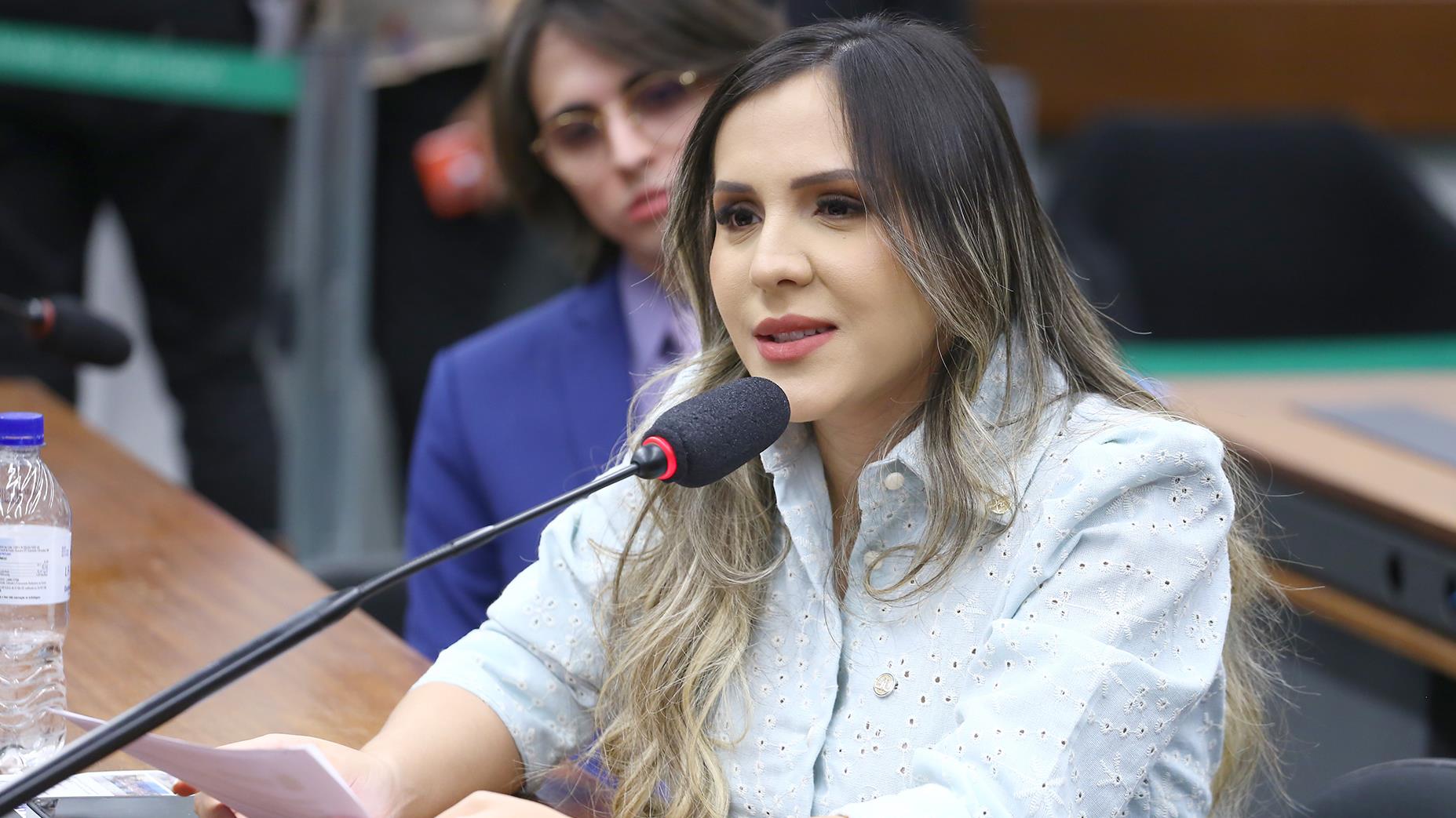 Andreia Siqueira quer incluir o direito ao trabalho remoto na Lei Brasileira de Inclusão.