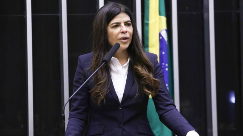 Deputada Antônia Lúcia (Republicanos-AC), autora do projeto.