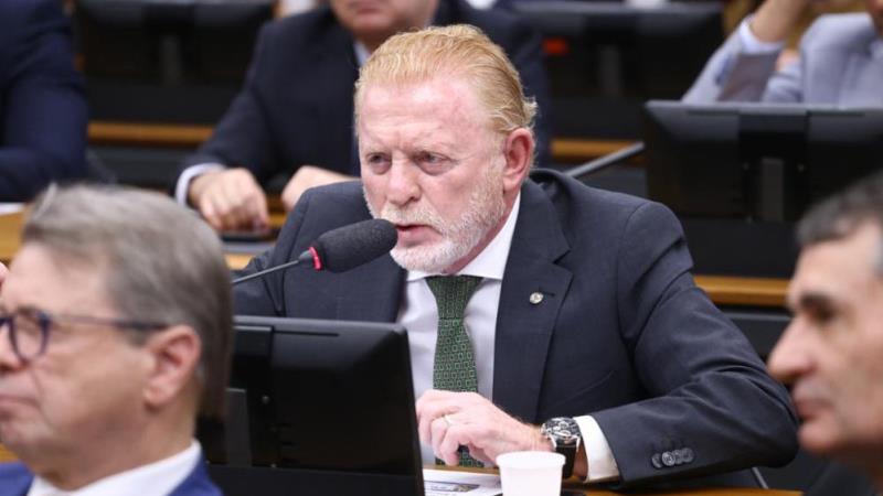 O deputado exemplifica que apenas 10% das vagas relacionadas à engenharia civil são compatíveis com os grupos, o que dificulta a aplicação da cota.