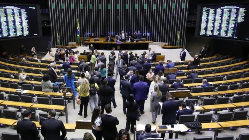 Plenário da Câmara na sessão de 19 de agosto, quando foi aprovada a urgência para a votação do PL da Adultização.