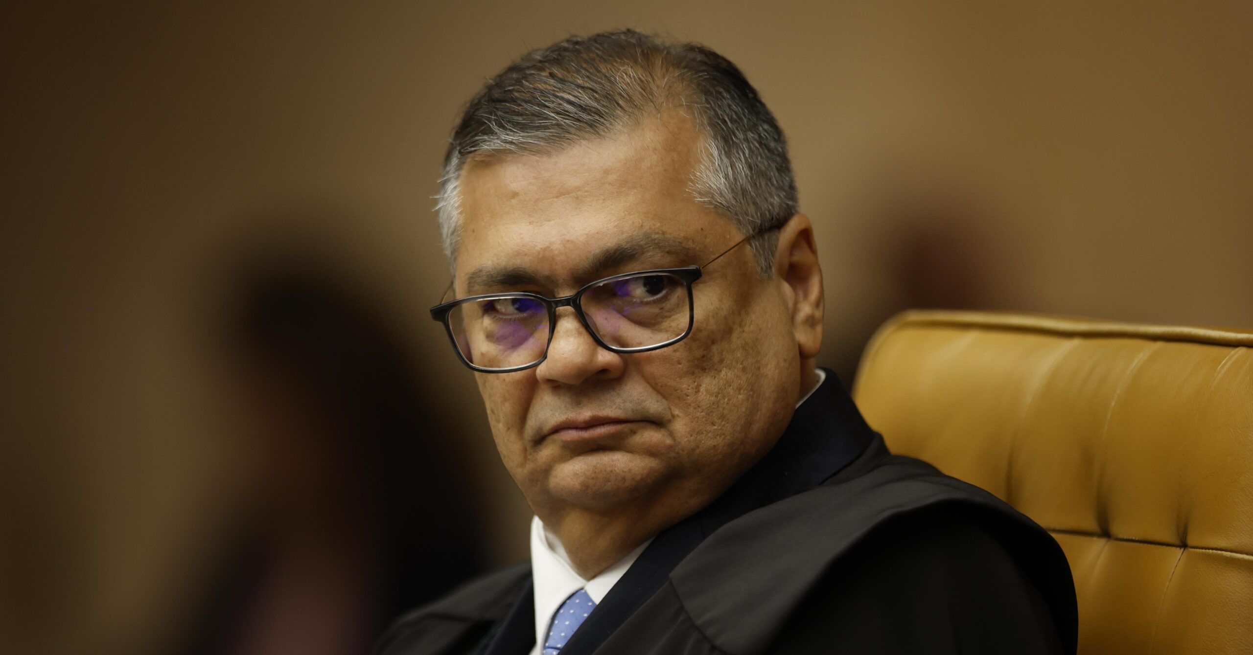 Dino manda investigar uso de R$694 milhões em emendas Pix sem plano