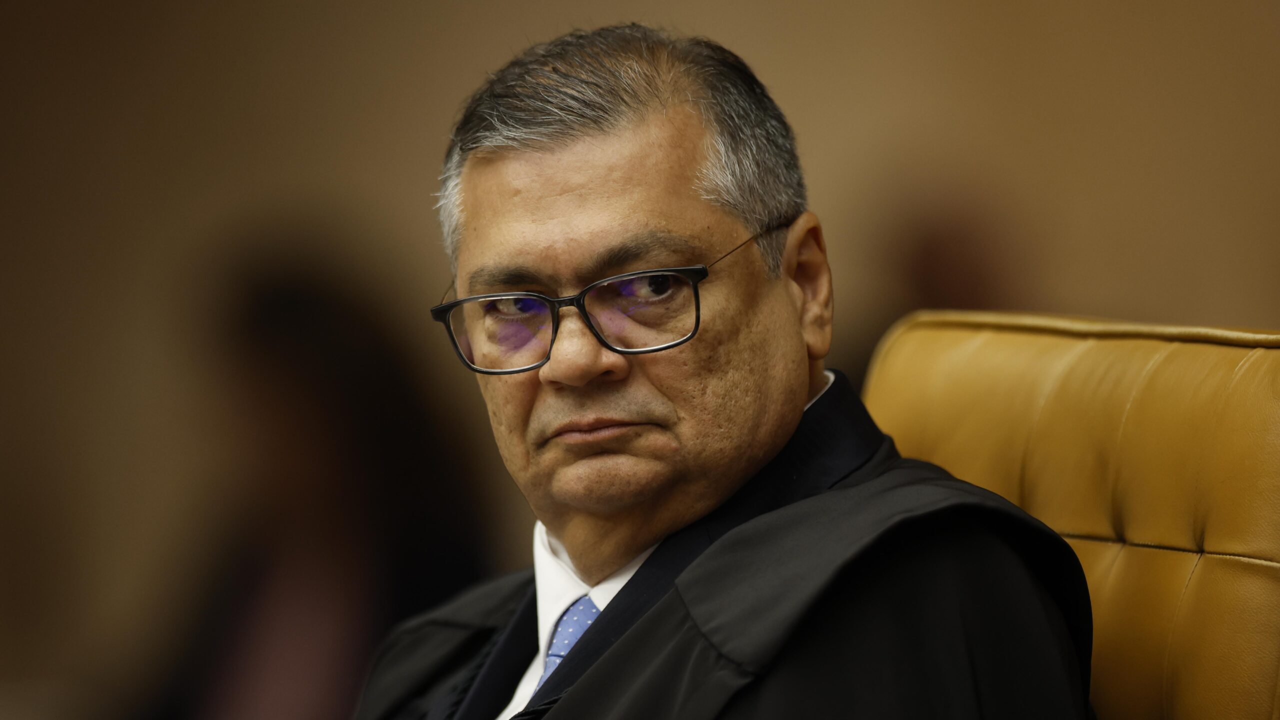 Dino determina inquérito sobre R$694 mi em emendas PIX.