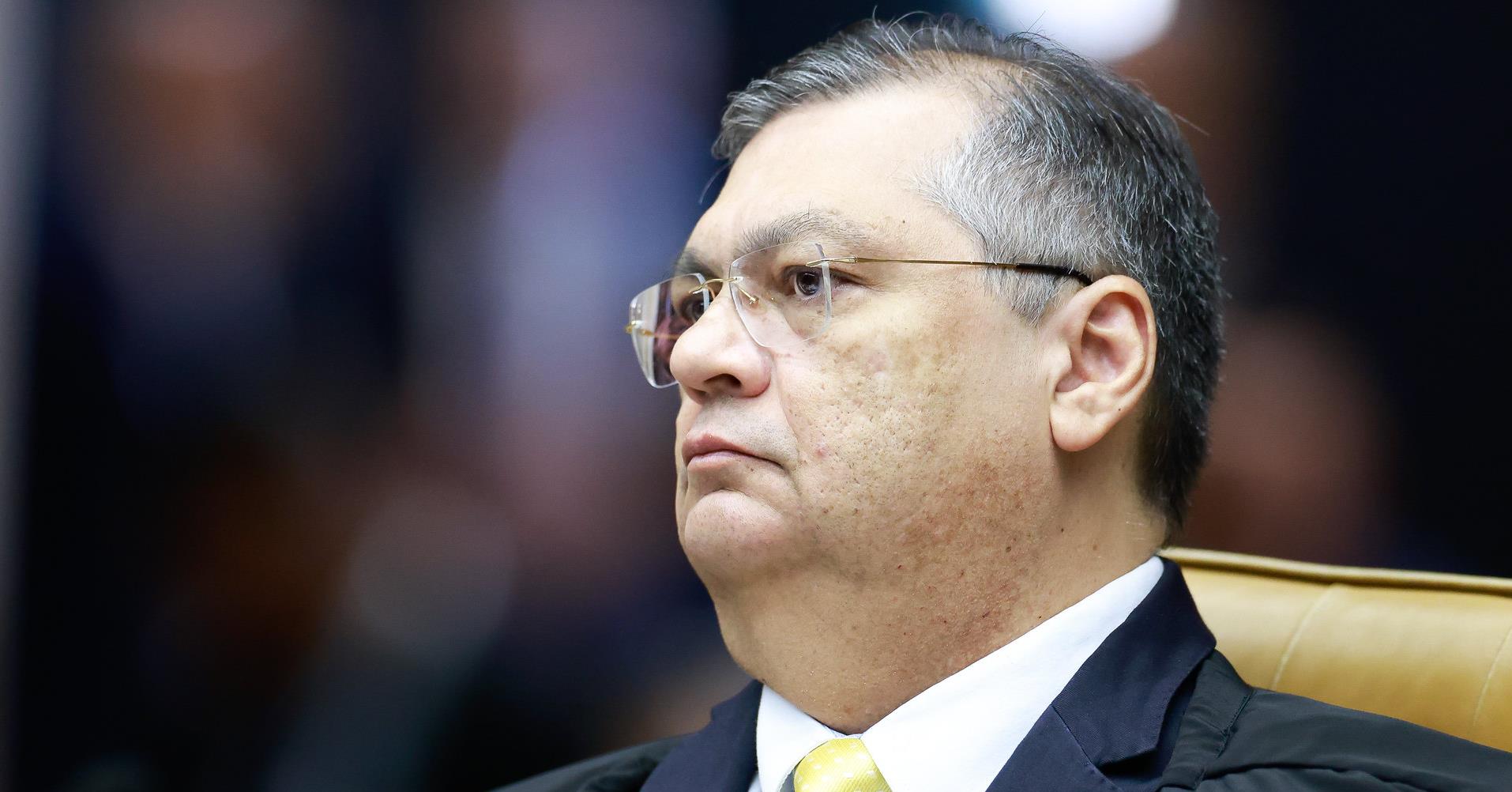 Dino veda ações de estados e municípios em tribunais estrangeiros