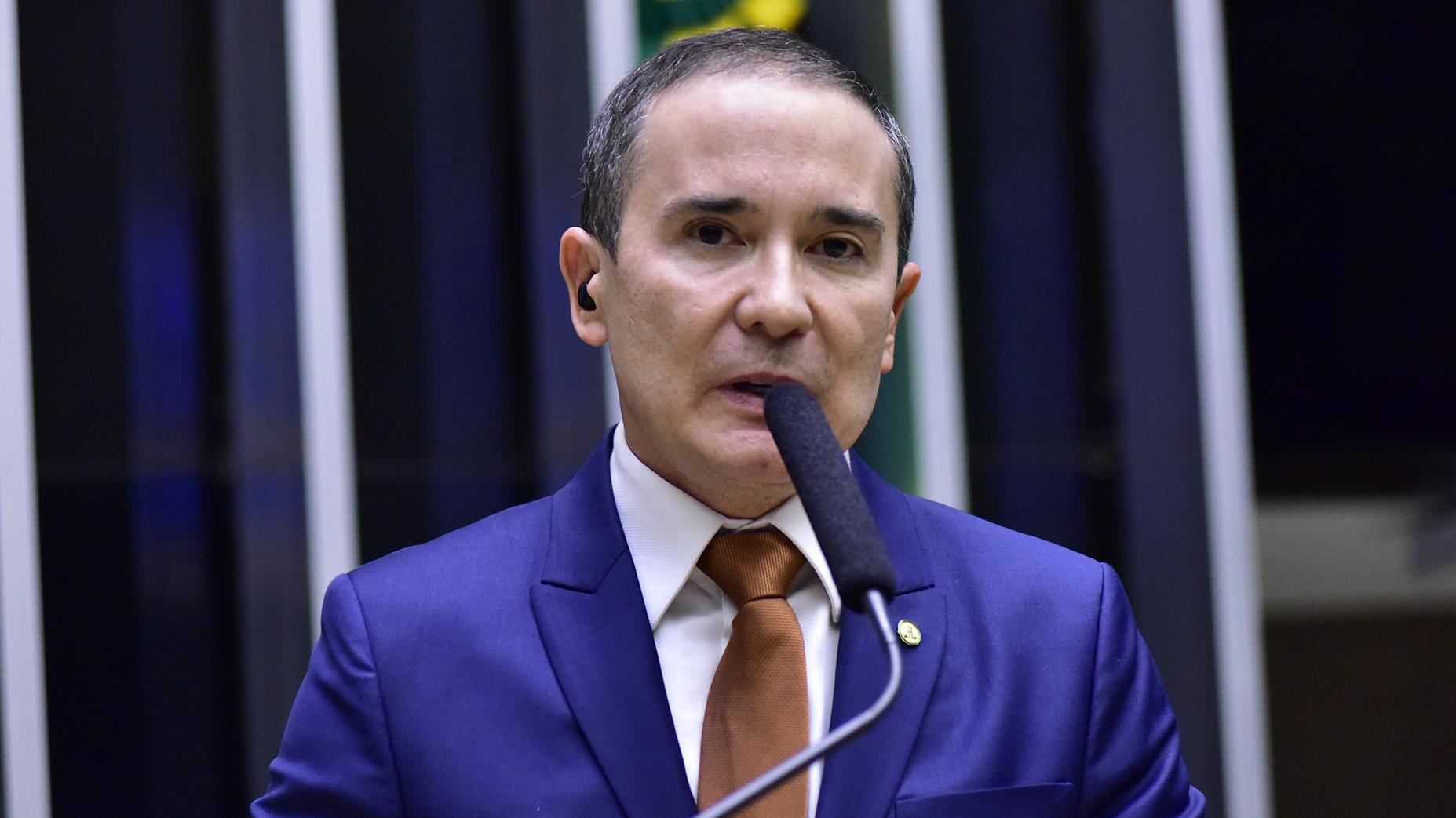 Deputado propõe usar verba da segurança para reduzir exclusão