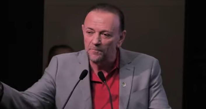 Edinho toma posse no PT e diz que partido precisa olhar além de Lula