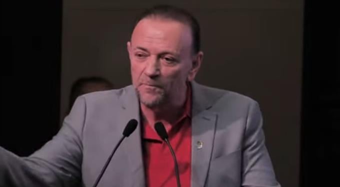 Edinho Silva discursa ao tomar posse na presidência do PT.