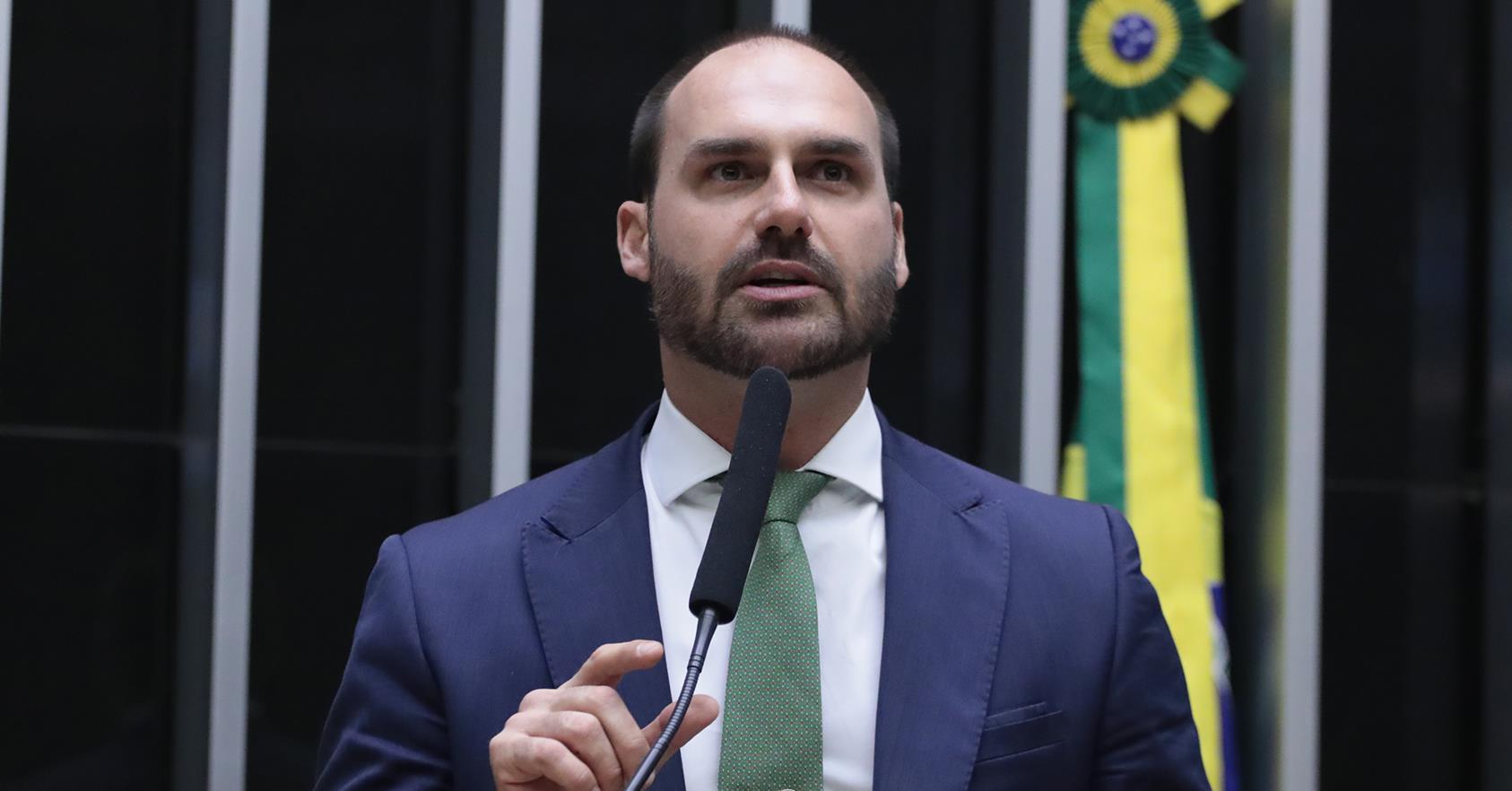Eduardo Bolsonaro acusa Lula de criar “narrativa para seu extermínio”