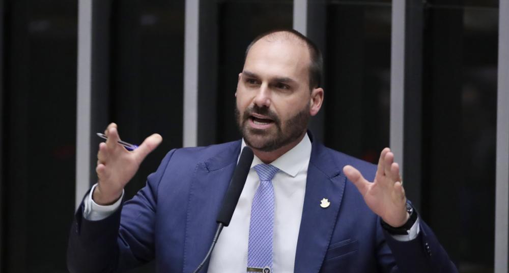 Eduardo Bolsonaro diz atuar por novas sanções dos EUA contra o Brasil
