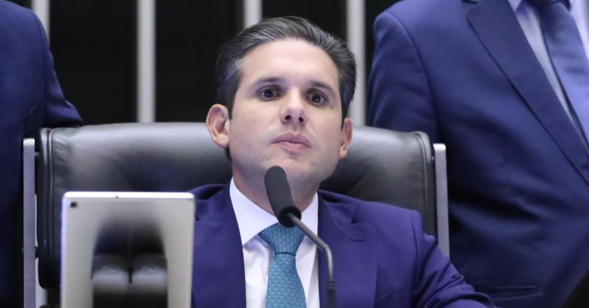Eduardo realiza “trabalho contra o país” nos EUA, diz Hugo Motta