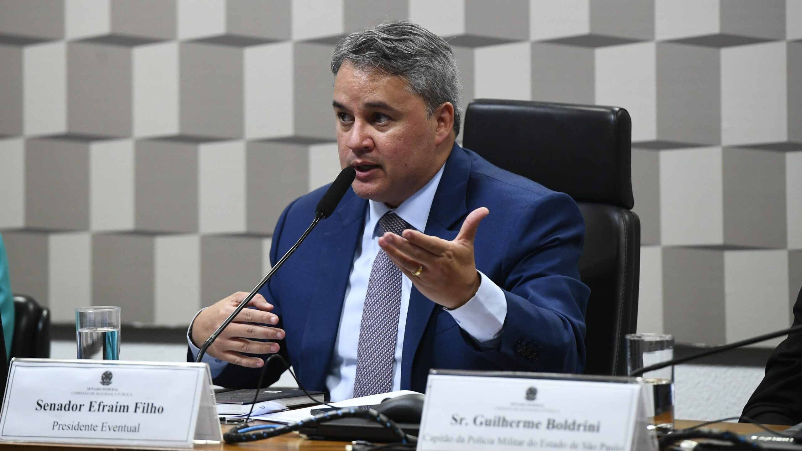 Senador Efraim Filho.
