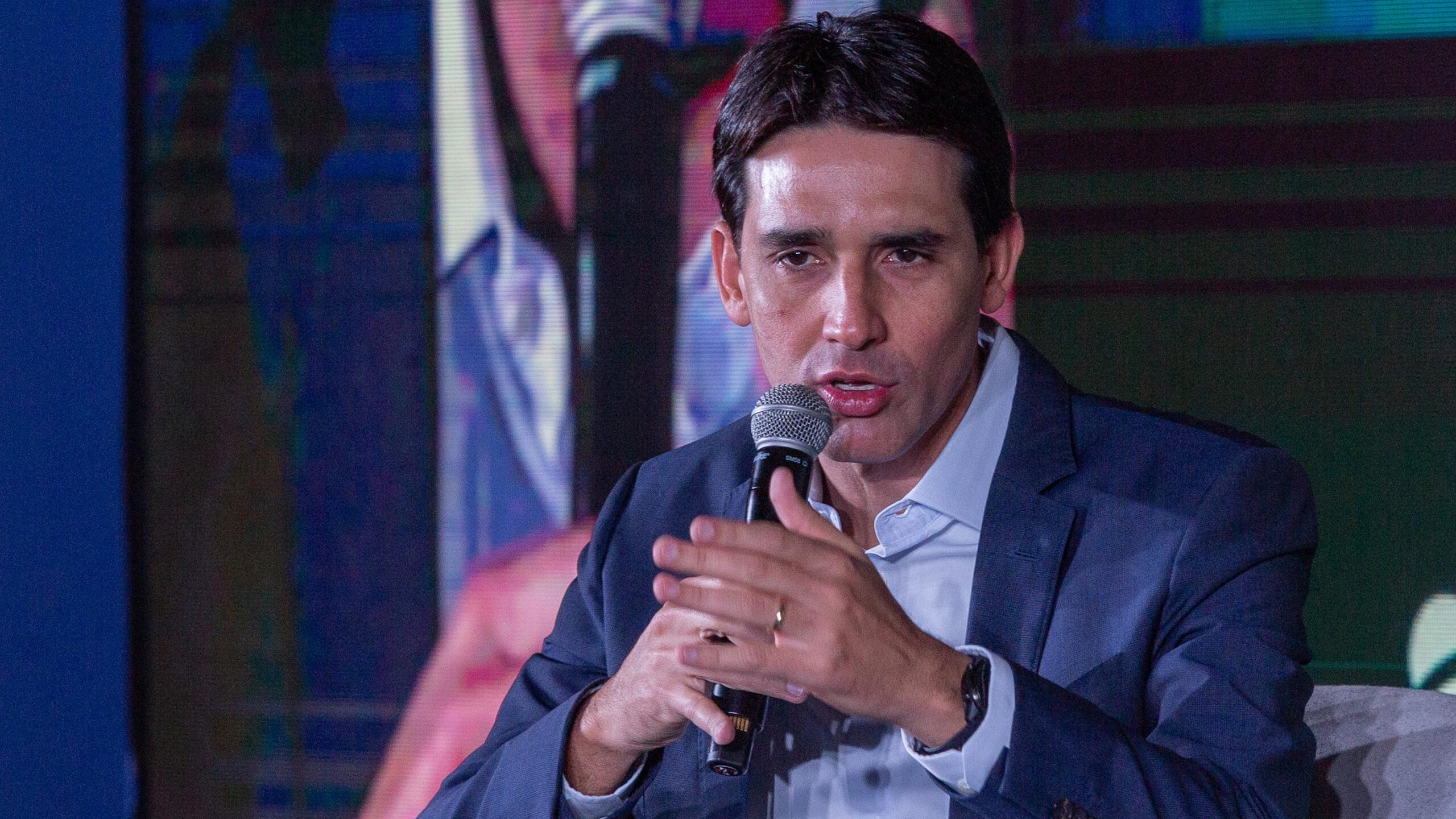 O ministro Silvio Costa Filho criticou as tarifas impostas pelos EUA e afirmou que o Brasil busca novos mercados para mitigar os efeitos do tarifaço. 