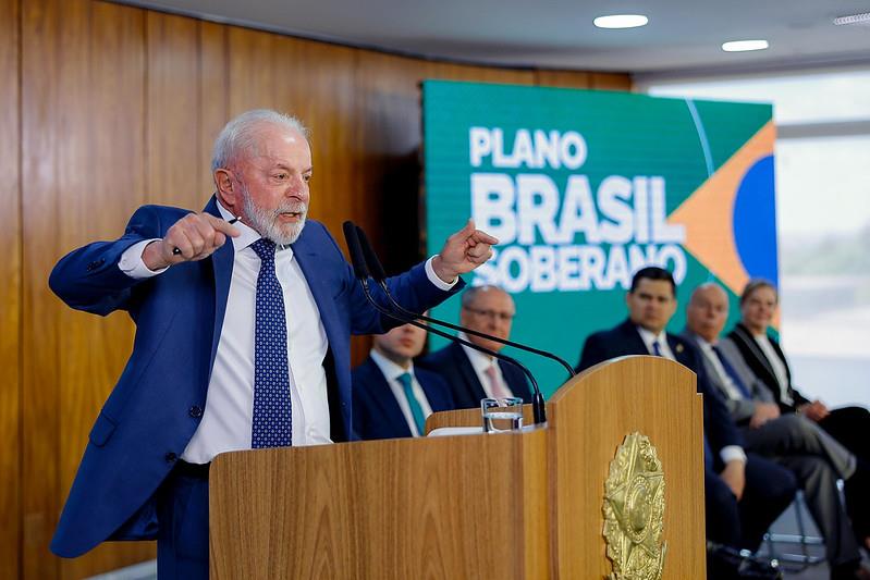 Lula reuniu ministros e os presidentes da Câmara e do Senado para a assinatura da MP Brasil Soberano.