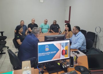Foto do trabalho da equipe do Acesso Seguro