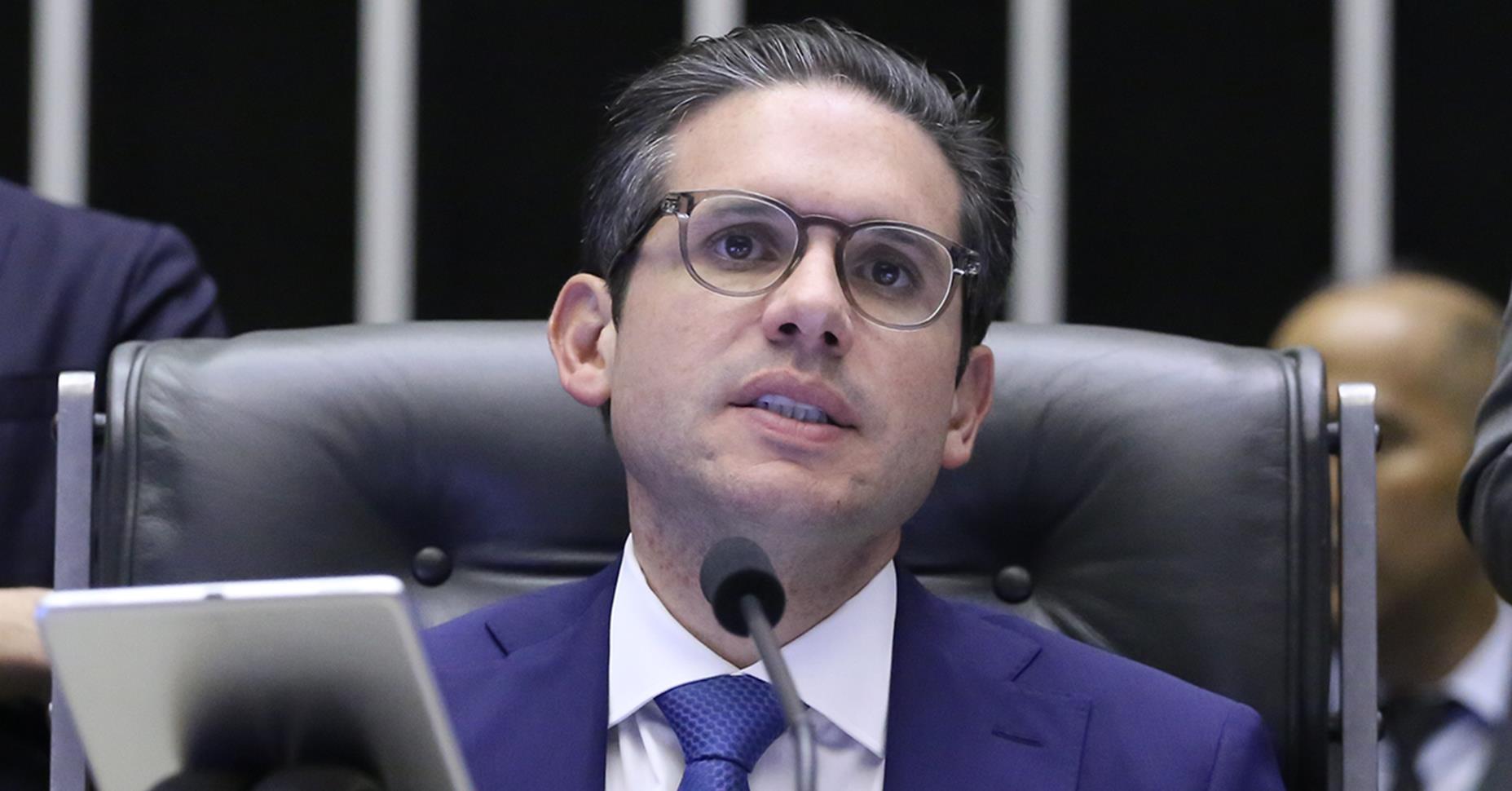 Hugo Motta cancela sessão em resposta à ocupação da Mesa Diretora