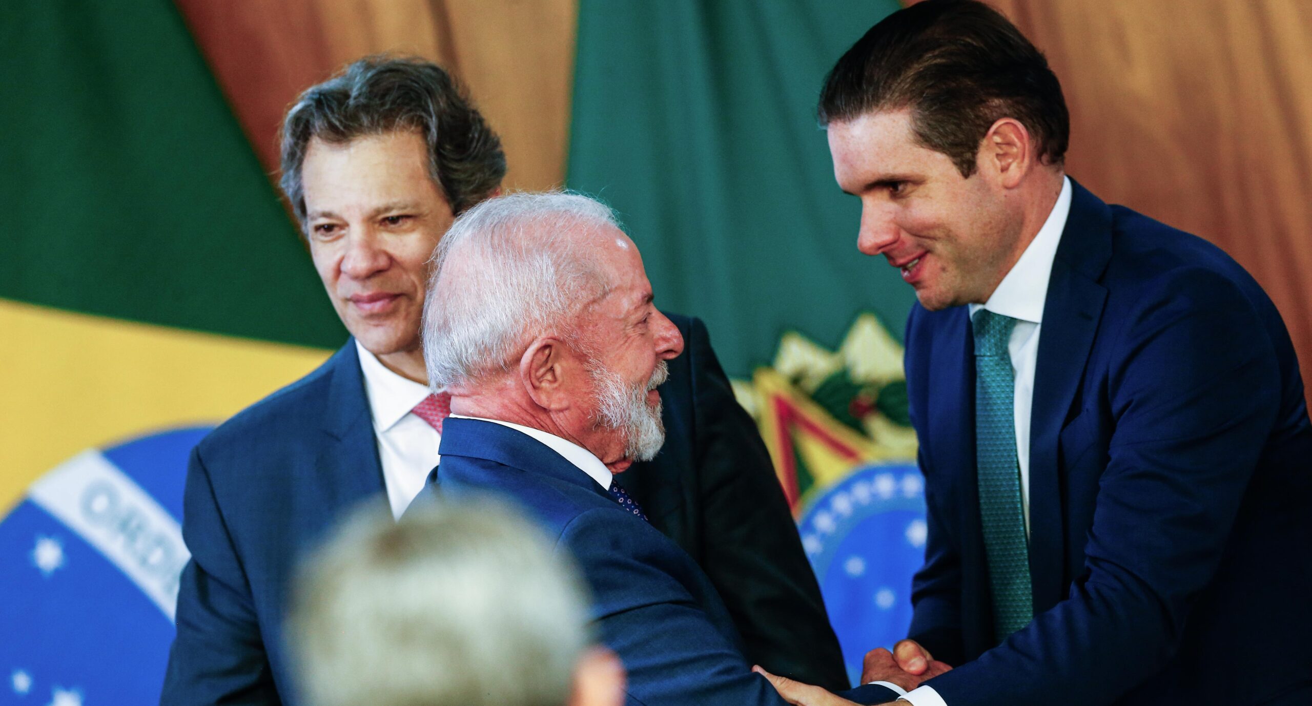 Hugo Motta cobra diálogo dos EUA e prioriza medidas de Lula