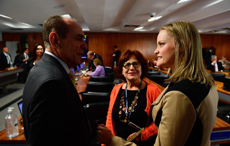 Verônica Sterman, advogada indicada para o STM, se encontrou com senadores, como Marcelo Castro, em reunião na qual foi lido relatório pela aprovação de seu nome.