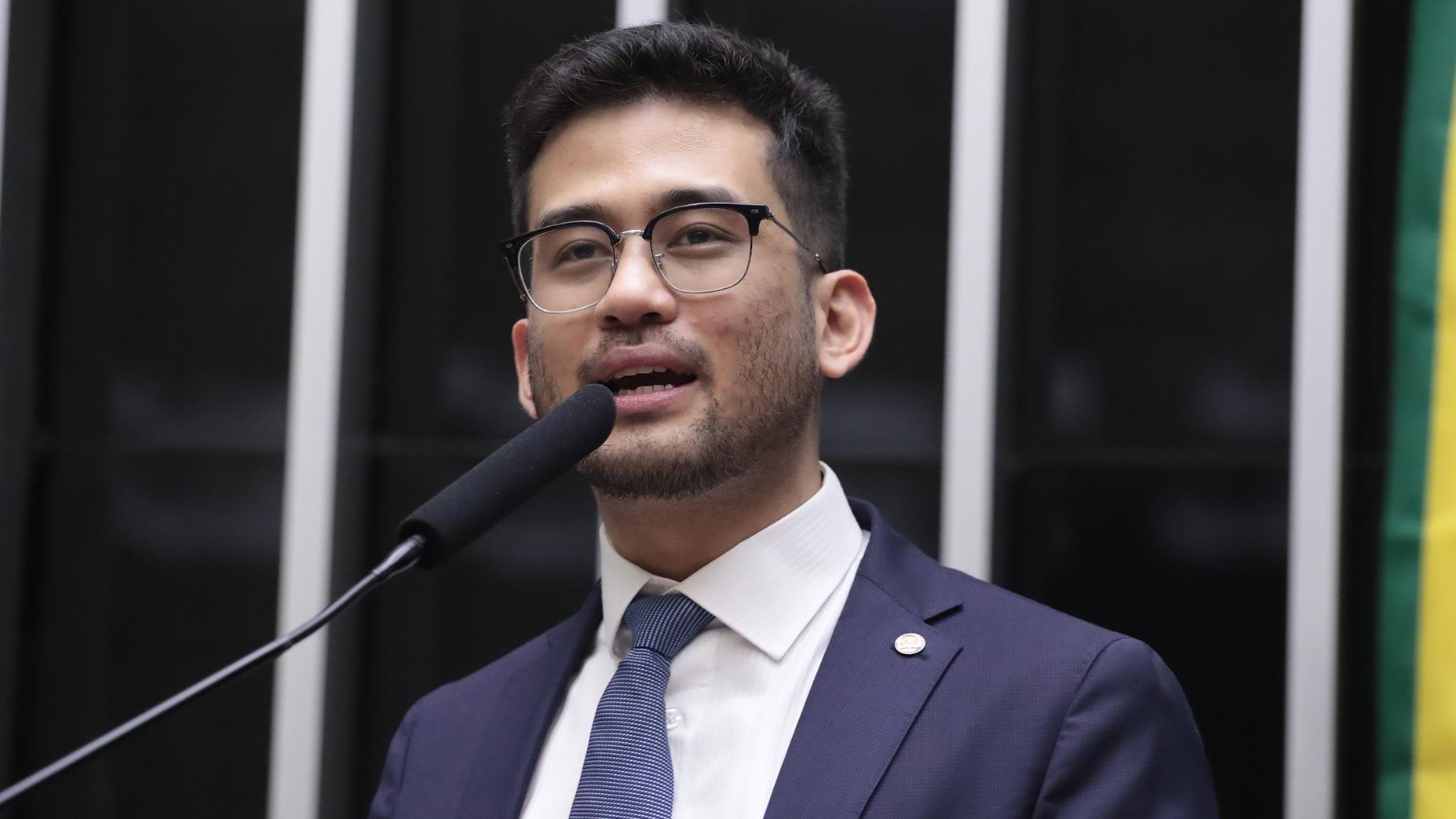 Kim Kataguiri quer excluir presos ligados a facções da remição de pena por estudo.